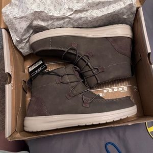 NWT womens heydude boots